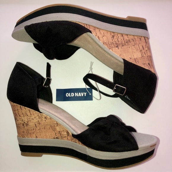 Old Navy Faux Suede Wedge Sandals - Picture 3 of 7